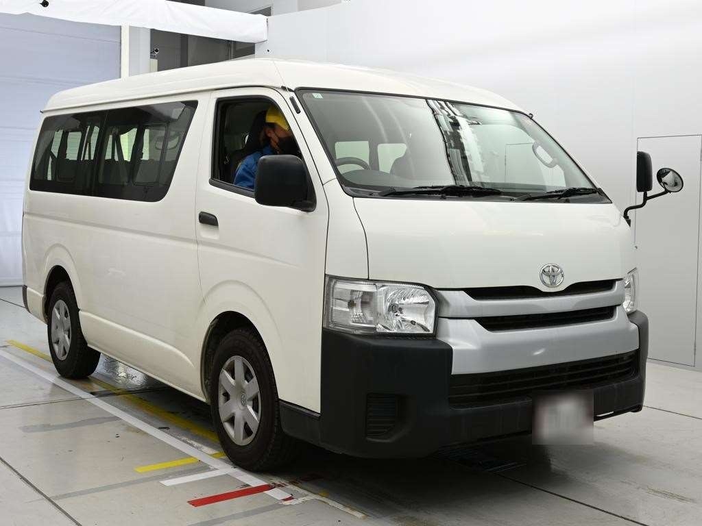 TOYOTA HIACE