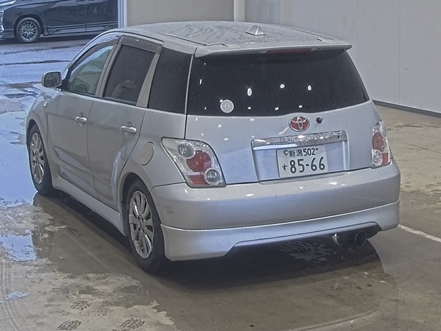 TOYOTA IST