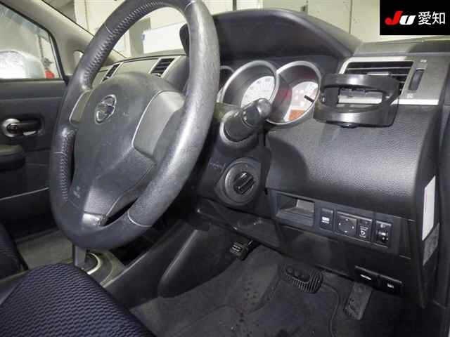 NISSAN TIIDA