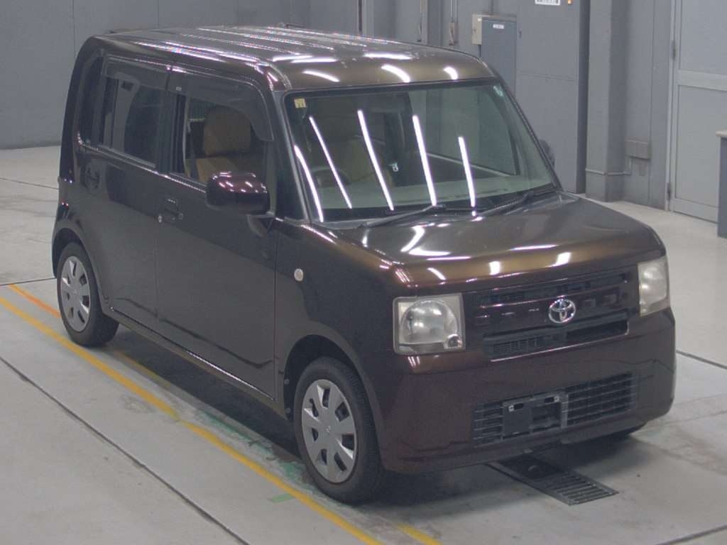 TOYOTA PIXIS SPACE