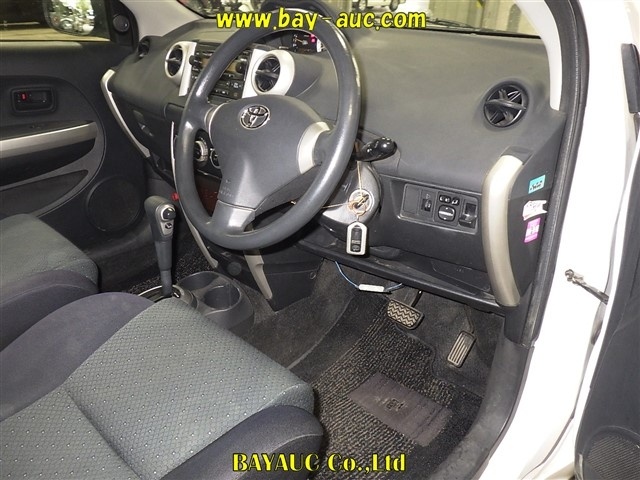 TOYOTA IST