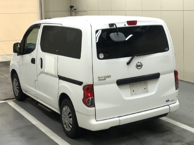NISSAN NV200