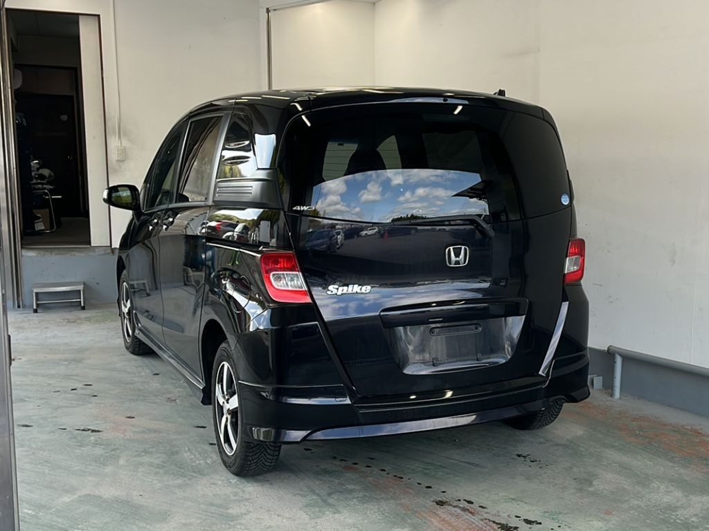 HONDA FREED SPIKE