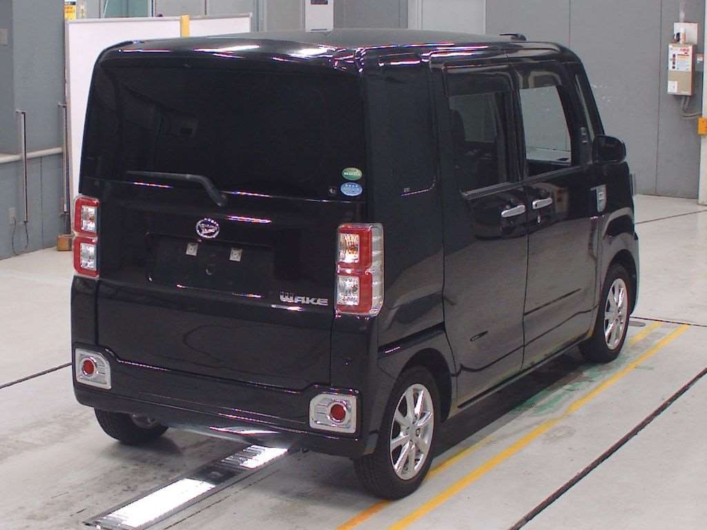 DAIHATSU WAKE