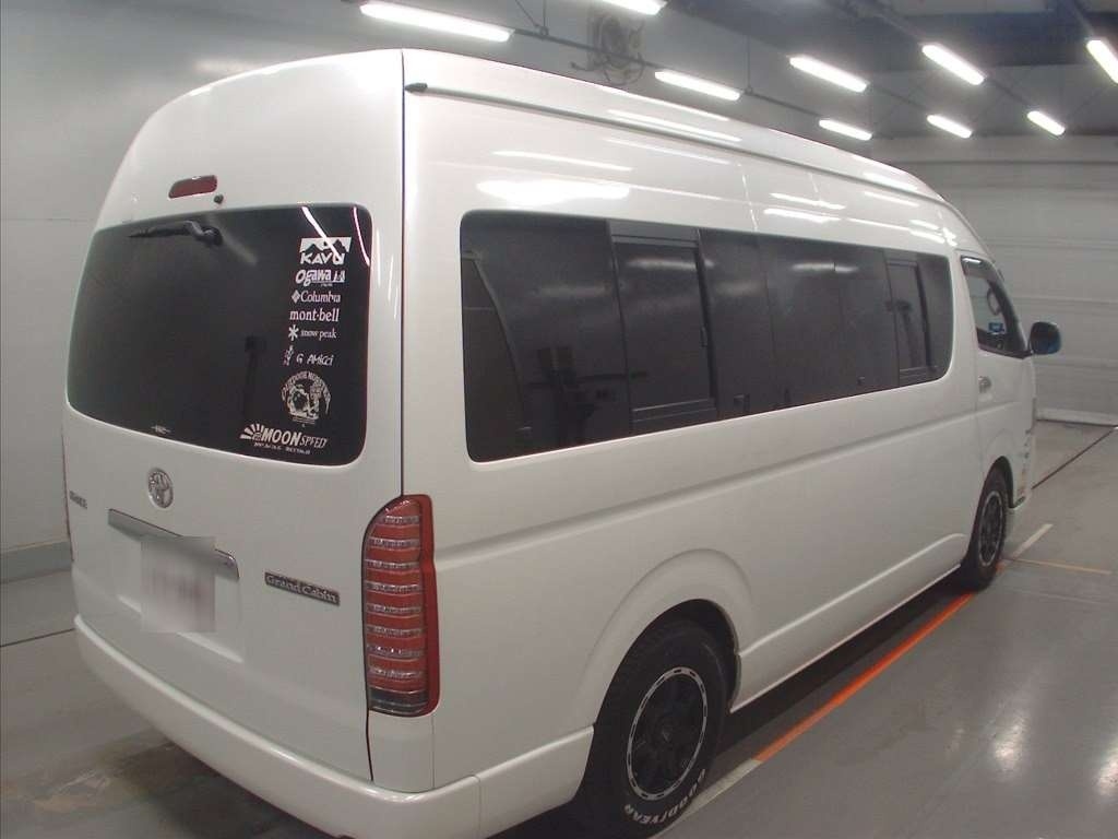TOYOTA HIACE