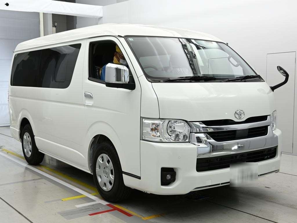 TOYOTA HIACE
