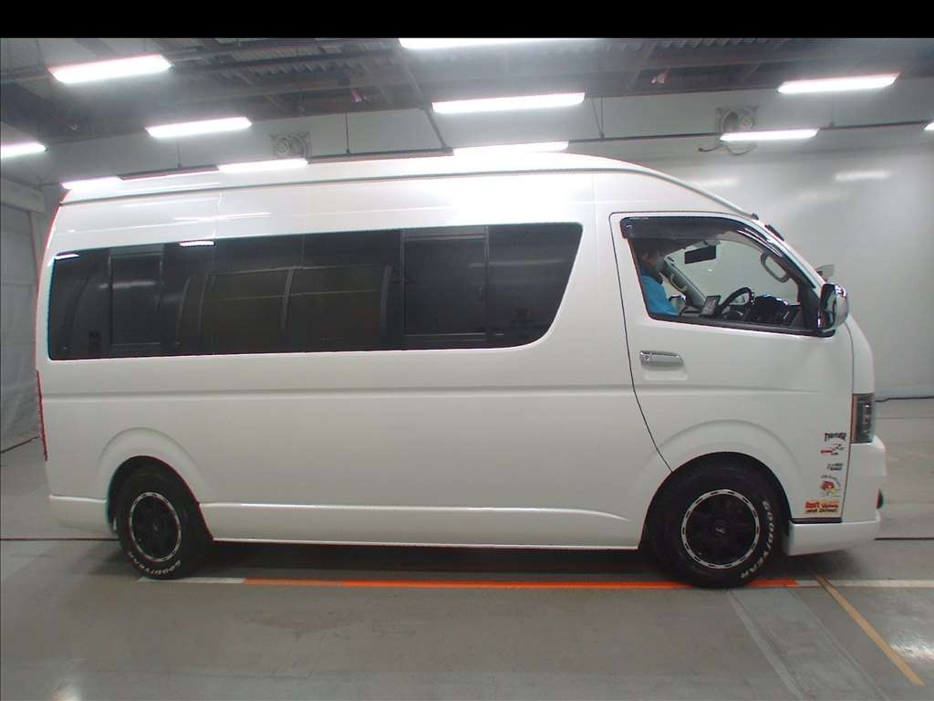 TOYOTA HIACE