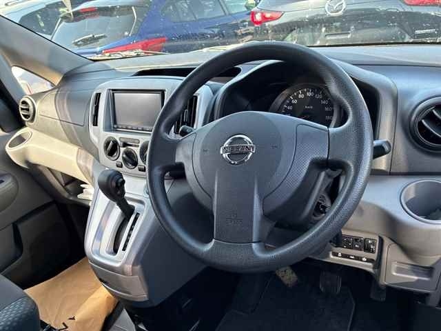 NISSAN NV200