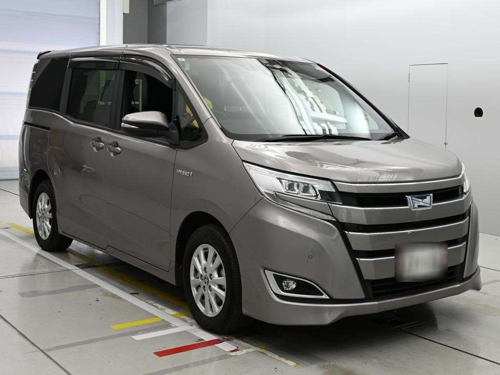 TOYOTA NOAH