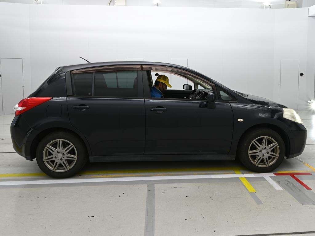 NISSAN TIIDA