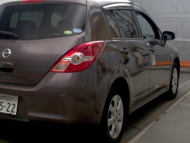 NISSAN TIIDA
