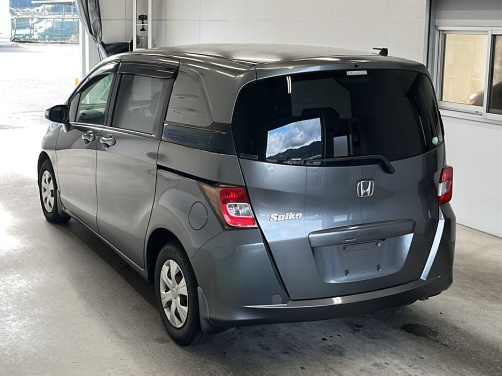 HONDA FREED SPIKE