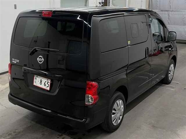 NISSAN NV200