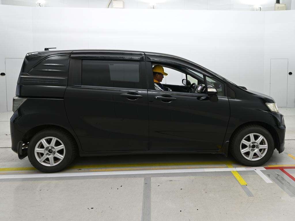 HONDA FREED SPIKE