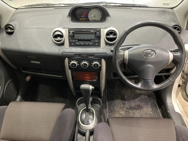 TOYOTA IST