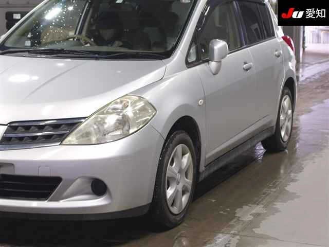 NISSAN TIIDA