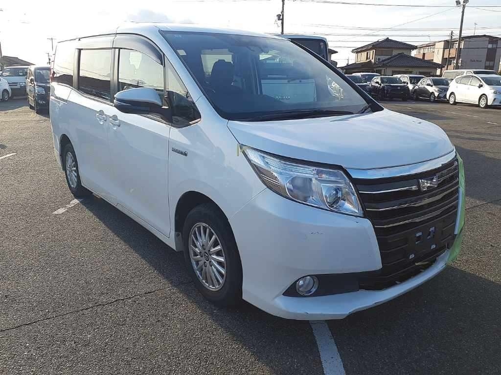 TOYOTA NOAH
