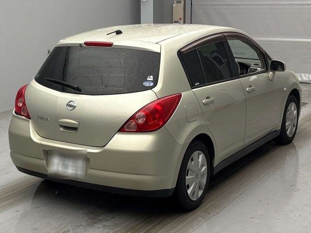 NISSAN TIIDA