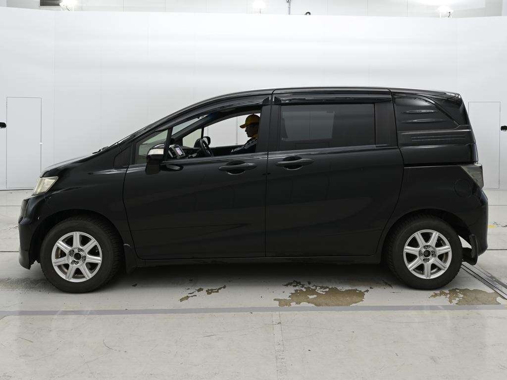 HONDA FREED SPIKE