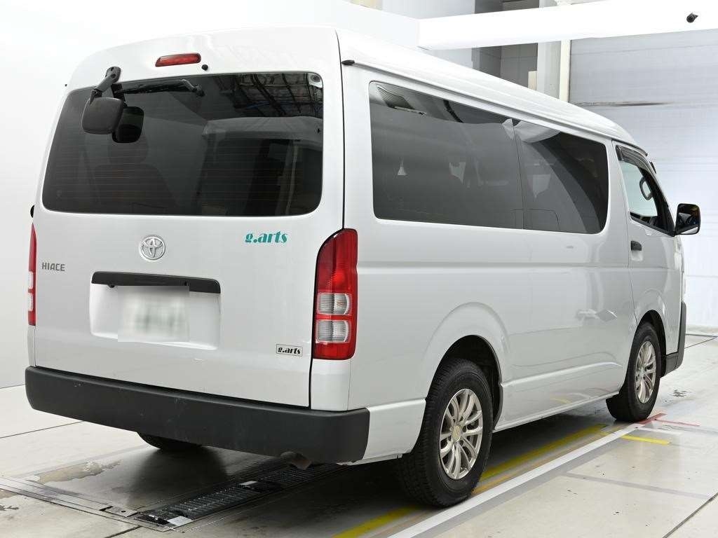 TOYOTA HIACE