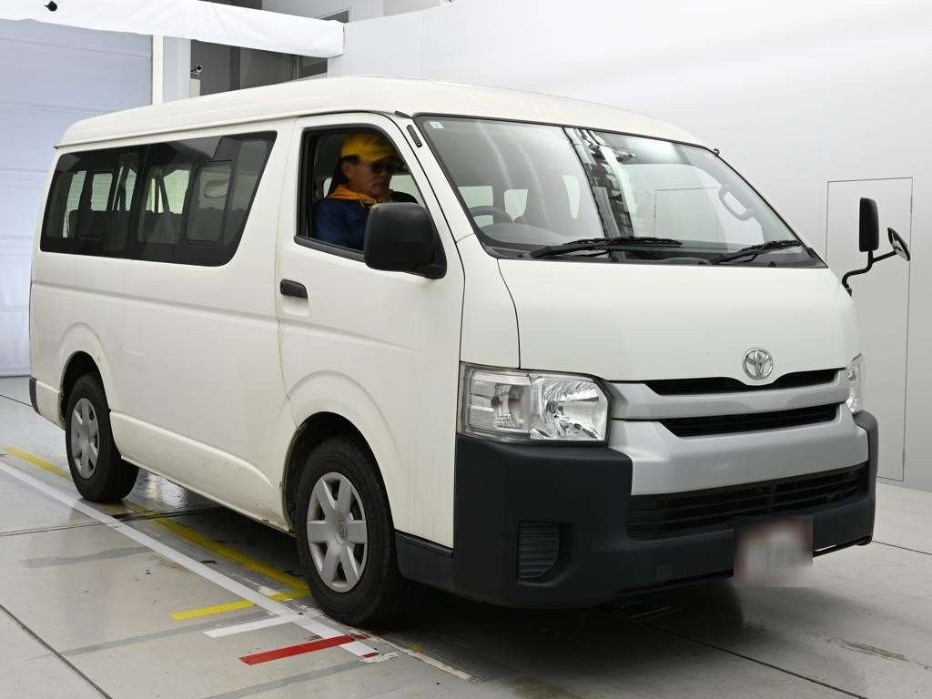 TOYOTA HIACE