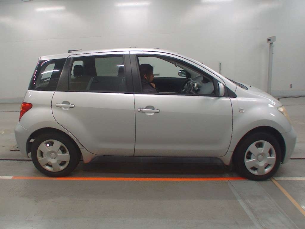 TOYOTA IST