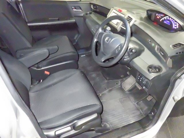 HONDA FREED SPIKE