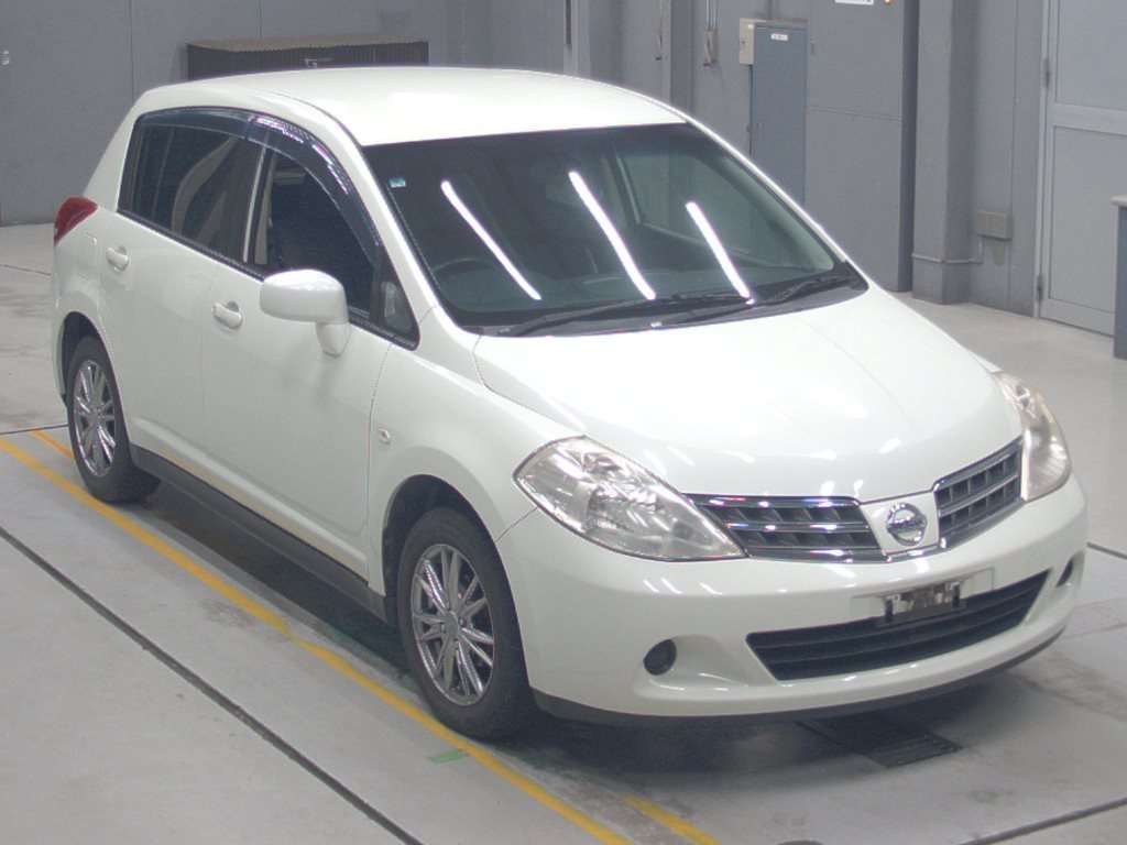 NISSAN TIIDA