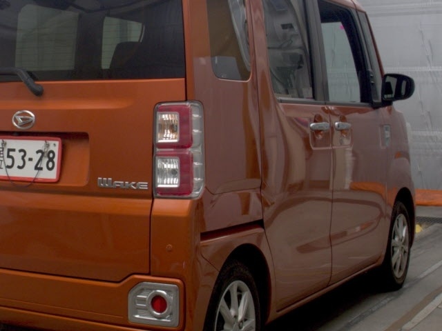 DAIHATSU WAKE