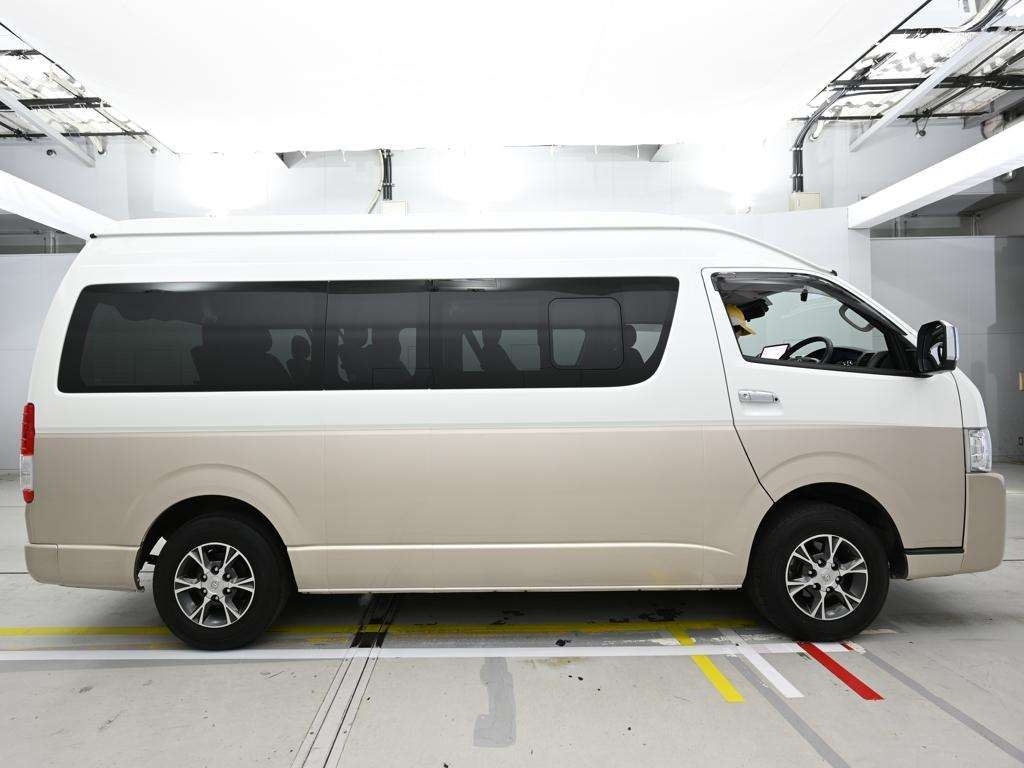 TOYOTA HIACE