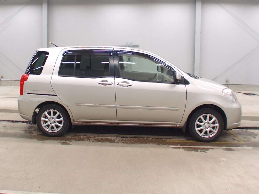 TOYOTA RAUM