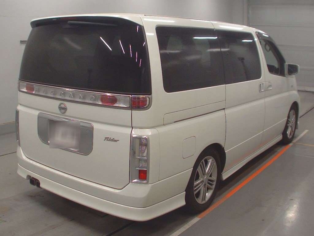 NISSAN ELGRAND