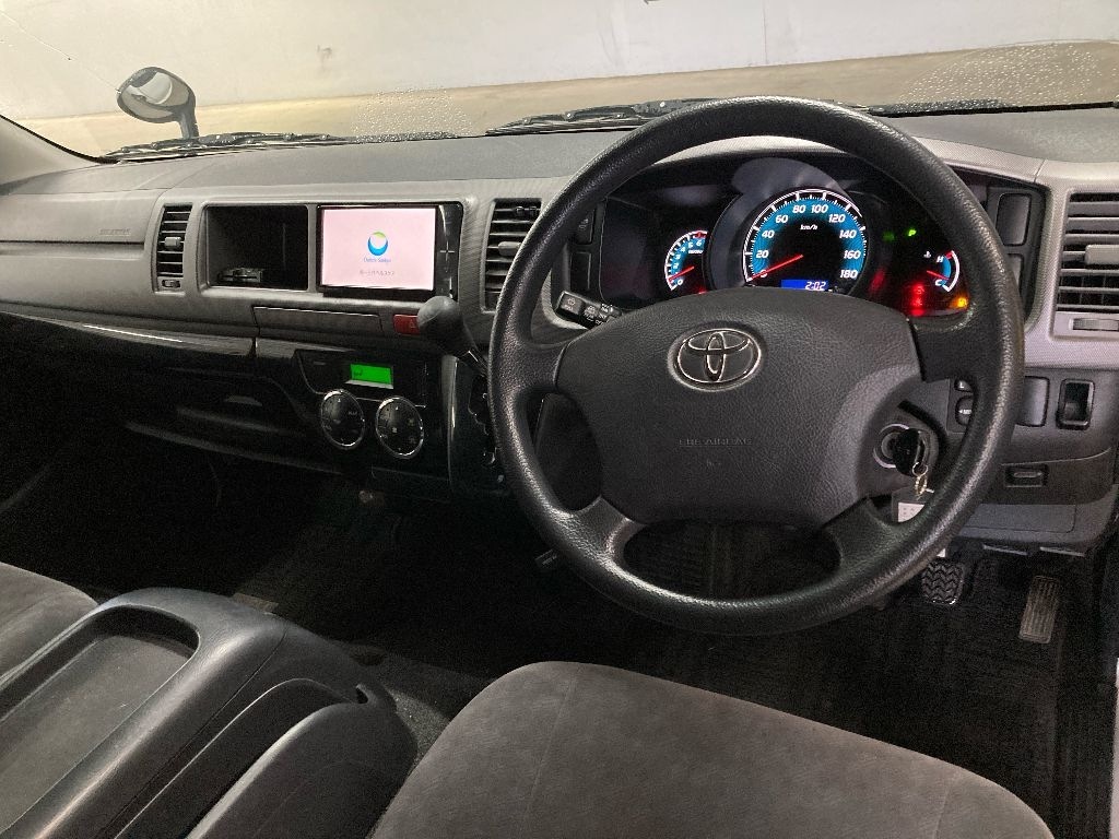 TOYOTA HIACE