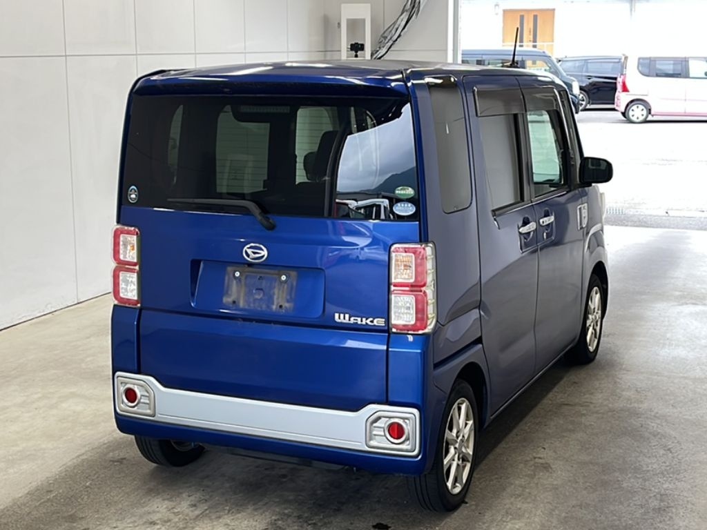 DAIHATSU WAKE