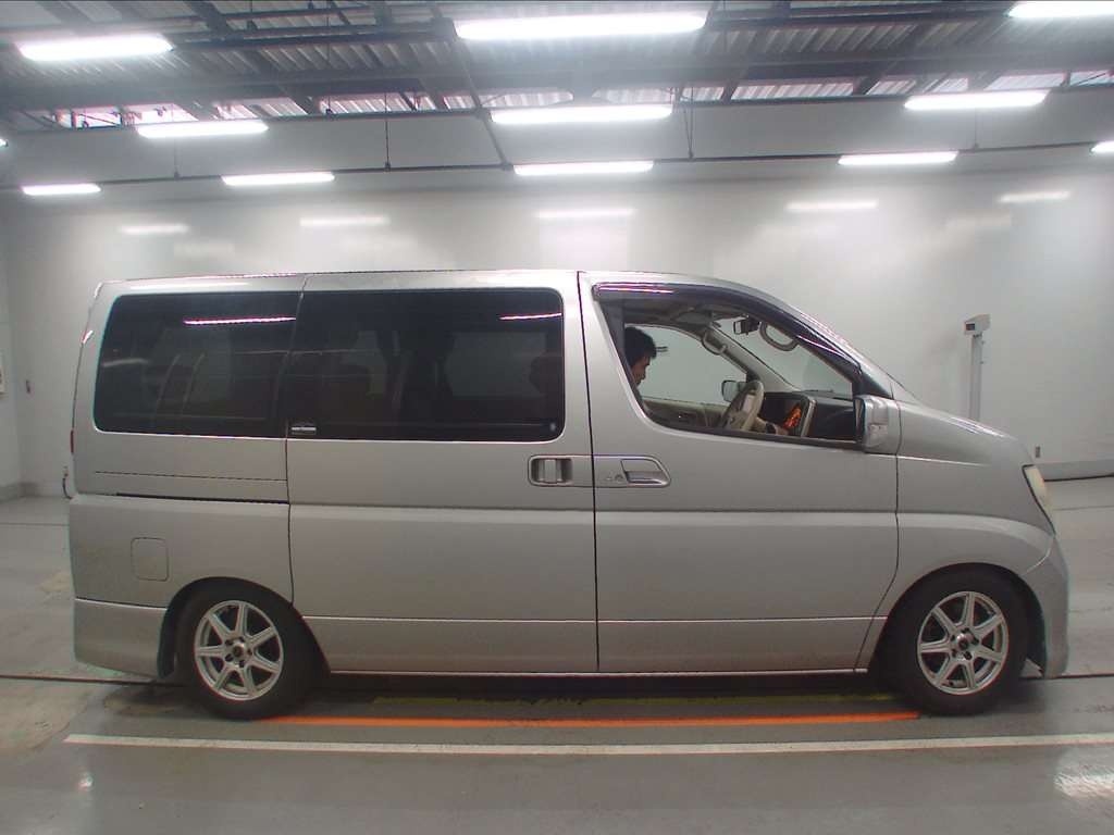 NISSAN ELGRAND