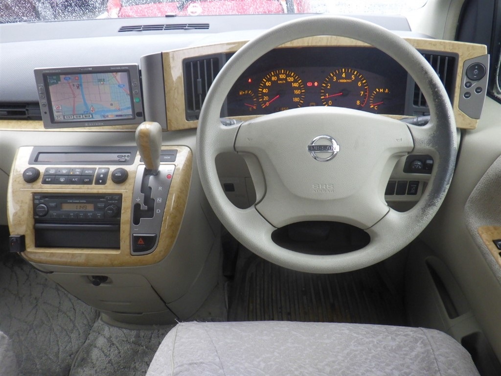 NISSAN ELGRAND