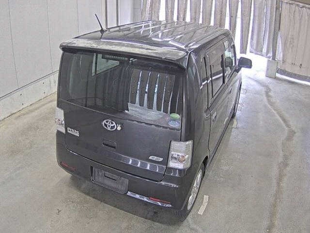 TOYOTA PIXIS SPACE
