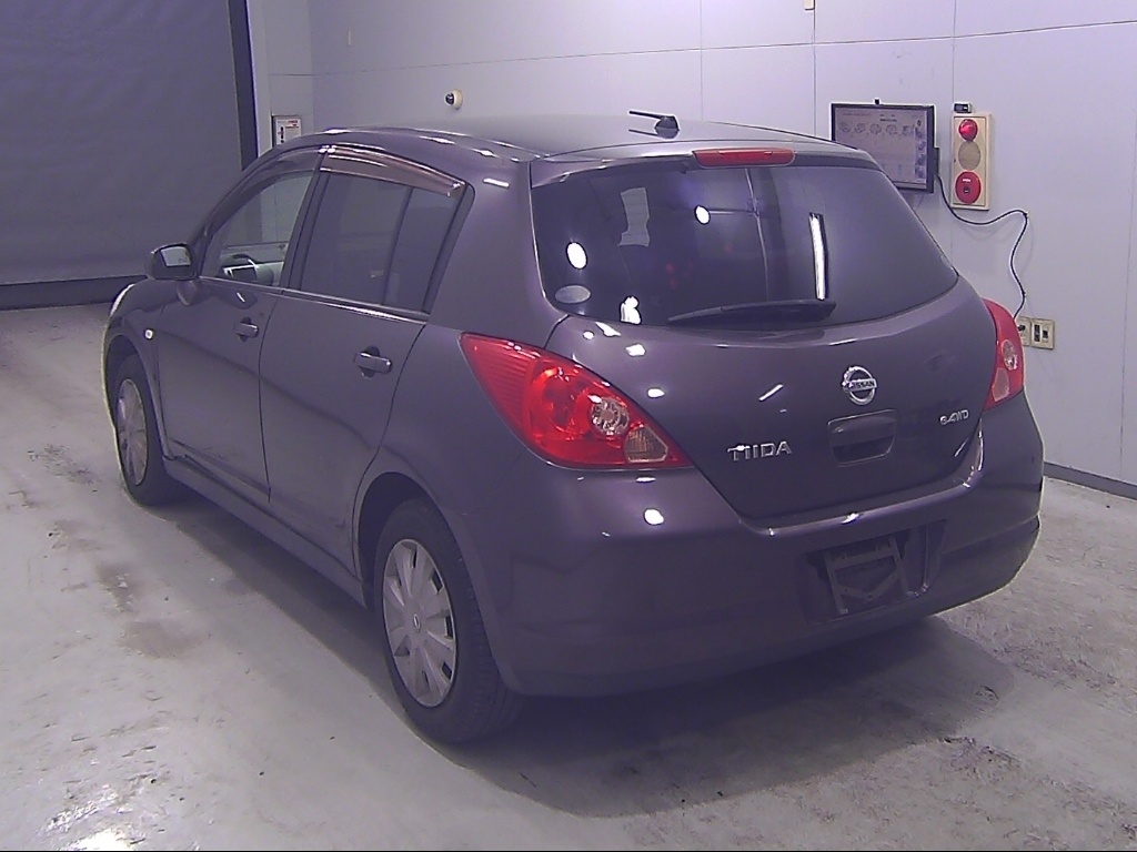 NISSAN TIIDA