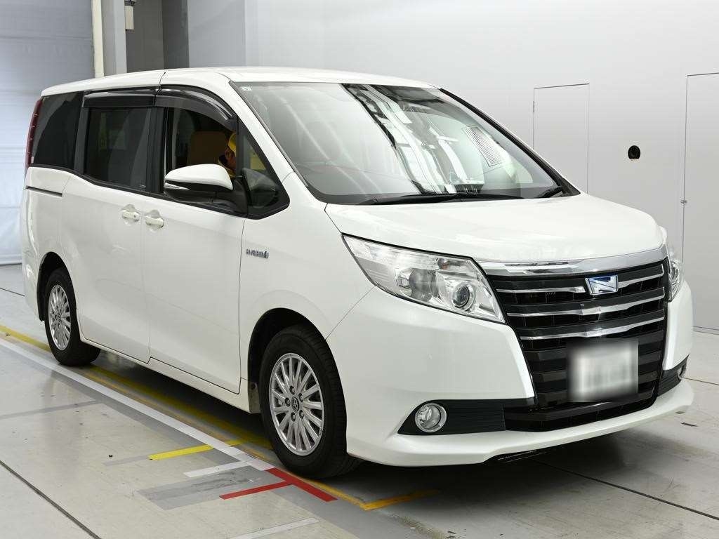 TOYOTA NOAH