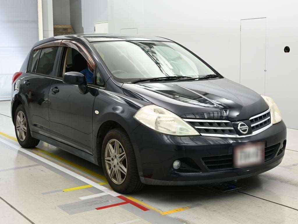 NISSAN TIIDA