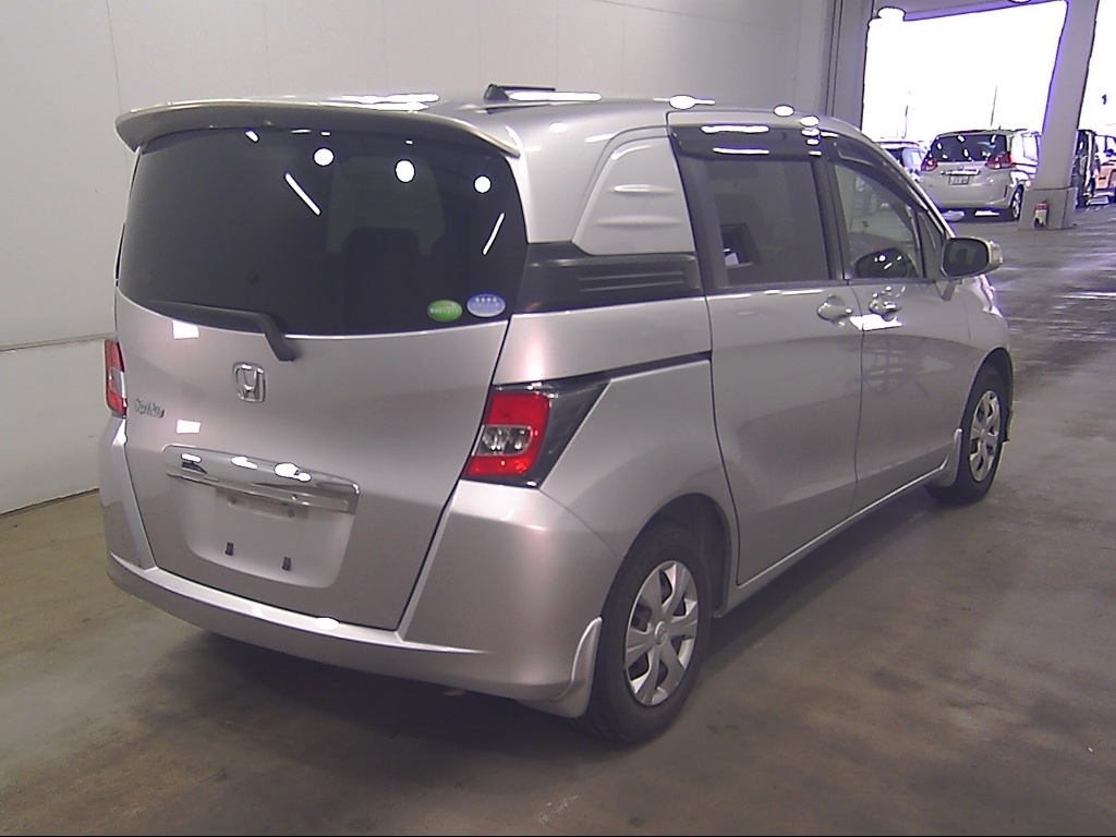 HONDA FREED SPIKE