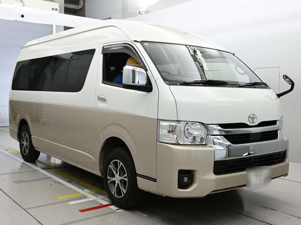 TOYOTA HIACE