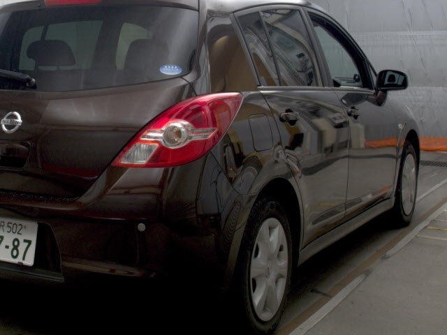NISSAN TIIDA