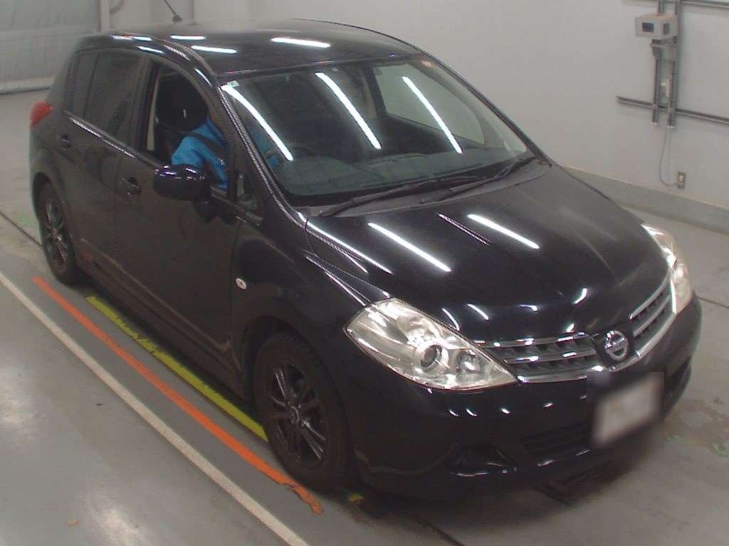 NISSAN TIIDA