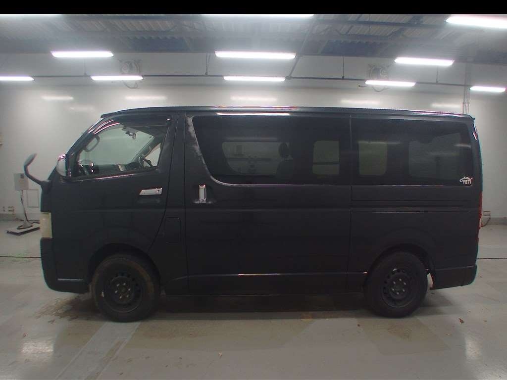 TOYOTA REGIUS ACE