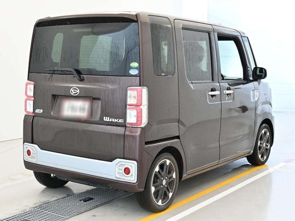 DAIHATSU WAKE