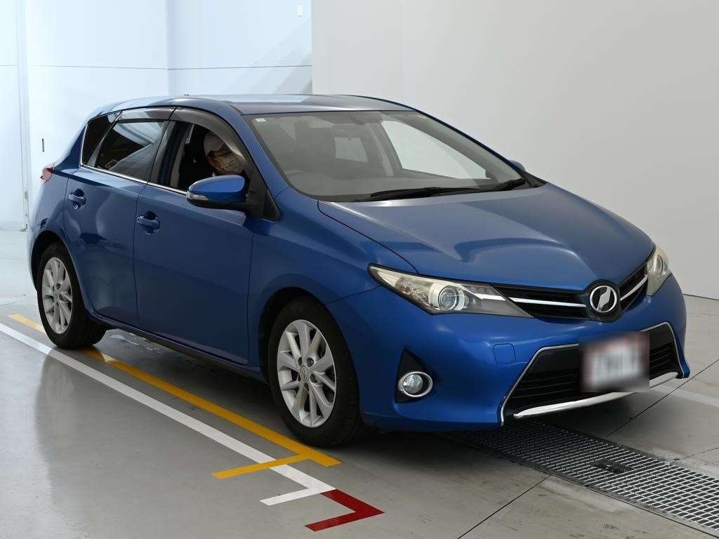 TOYOTA AURIS