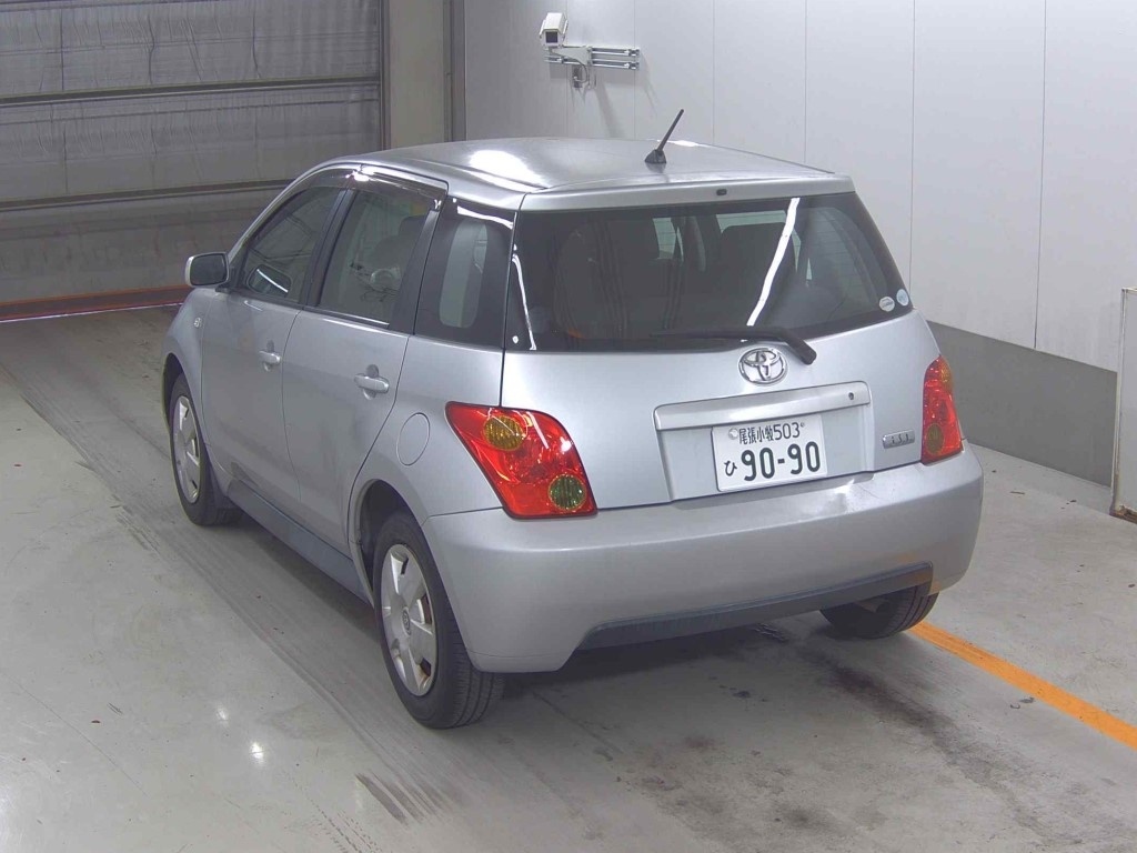 TOYOTA IST