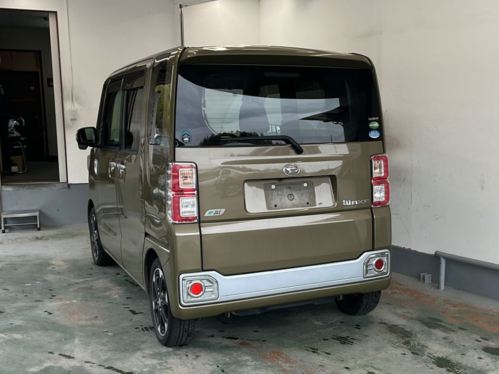 DAIHATSU WAKE