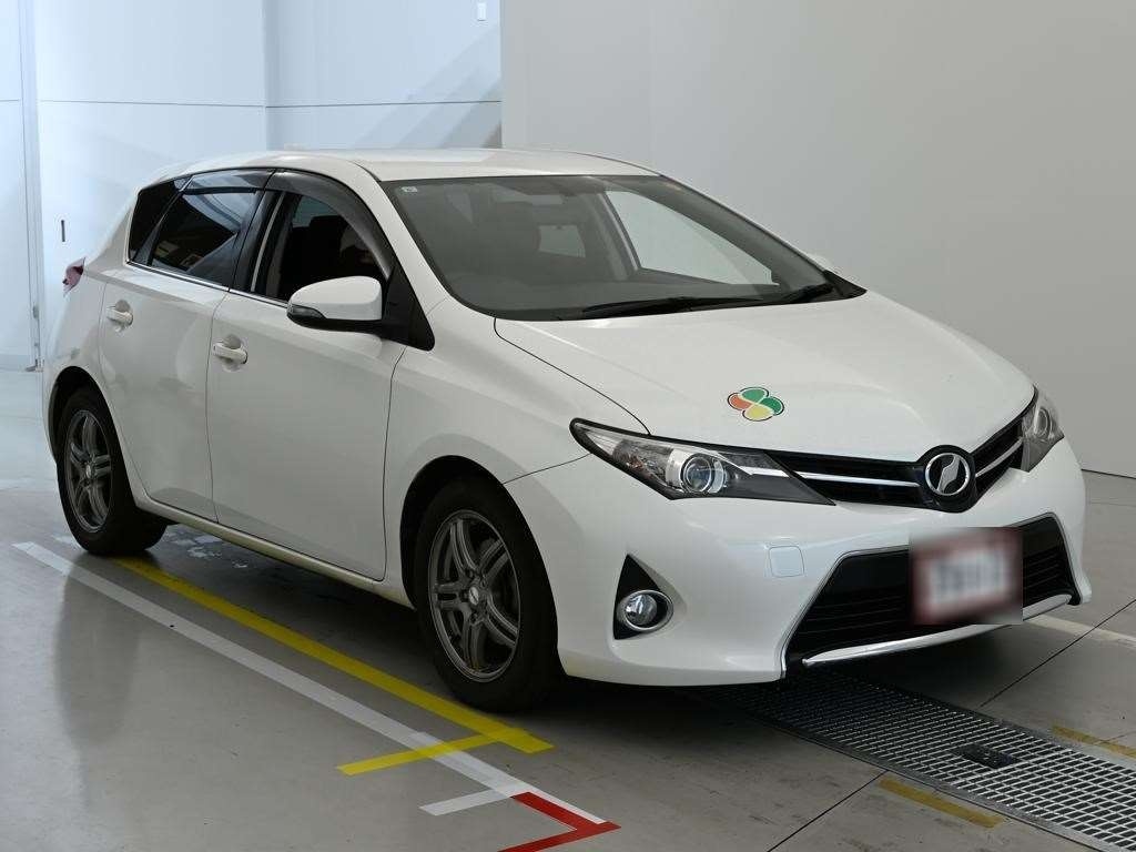 TOYOTA AURIS